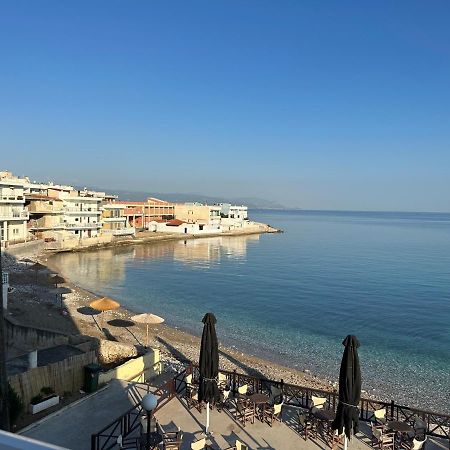 Beach Retreat In Town Corinth ภายนอก รูปภาพ